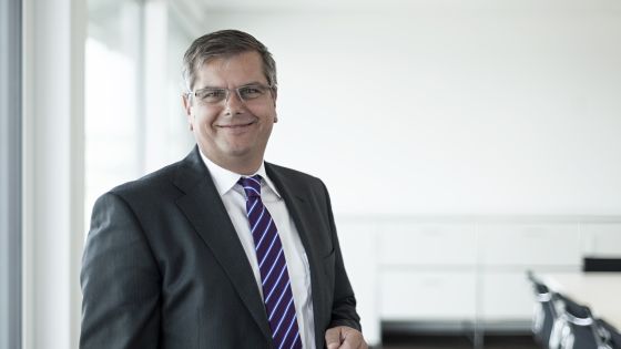 Thomas Sapper, Vorstandschef der Deutschen Fertighaus Holding, hat ambitionierte Ziele. (Foto: DFH)