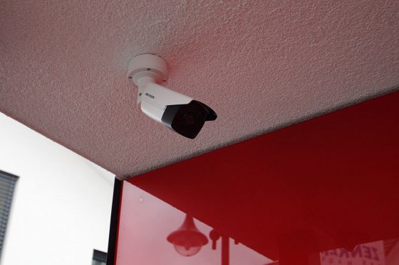 Sicherheit im Smart Home: sehen, wer vor der Tür steht. (Foto: OKAL Haus GmbH / Markus Burgdorf)